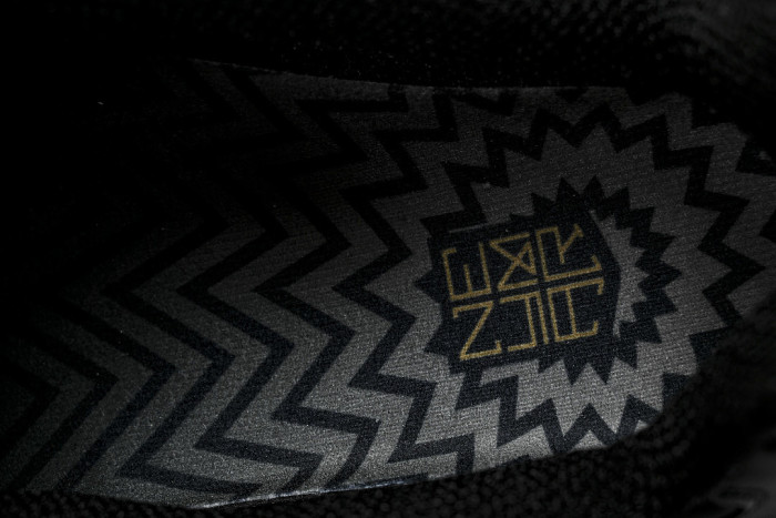 BV1388- 001 SHOX TL BLACK/METALLIC GOLD-METALLIC SILVER