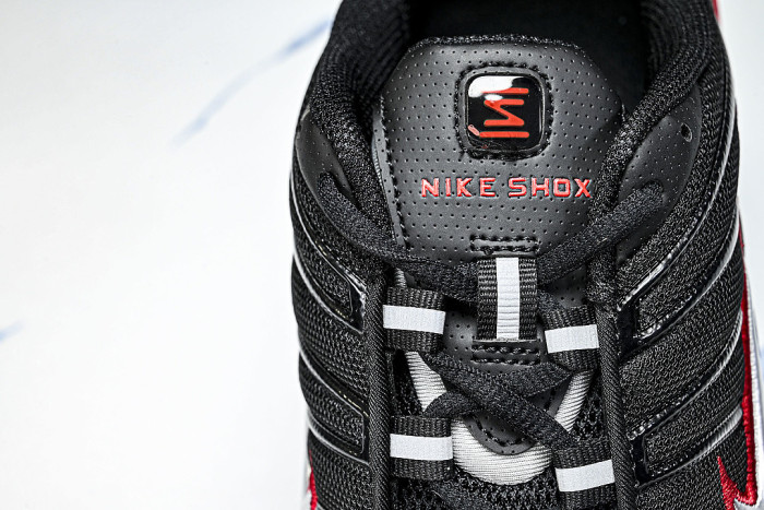 CN0151-003 SHOX TL BLACK/UNIVERSITY RED/METALLIC SILVER