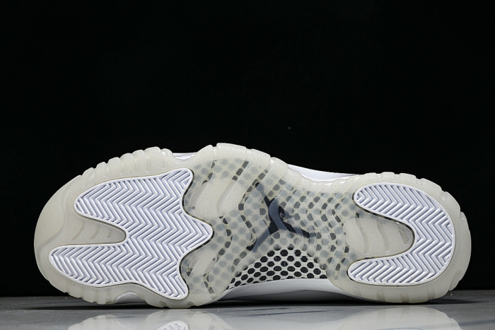 IV7639-100 JORDAN 11 RETRO WHITE/WHITE/WHITE