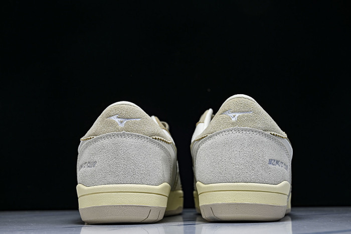D1GH261012 CT CLUB RETRO LOW-TOP CASUAL SNEAKERS WHITE/YELLOW