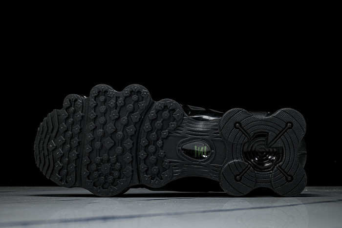 AV3595-012 SHOX TL BLACK/BLACK/GREEN STRIKE