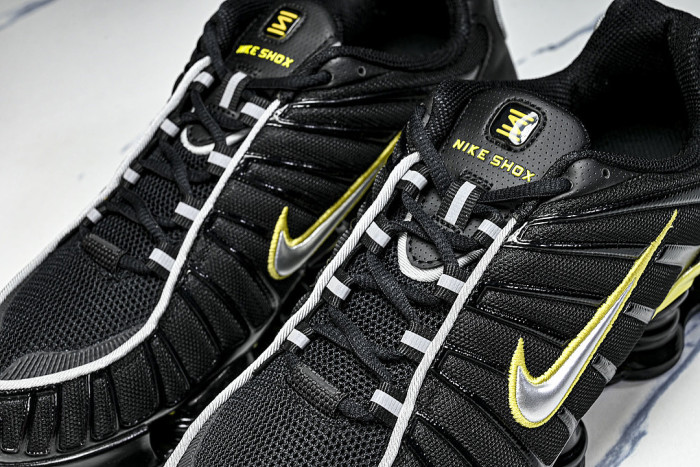 CNO151-002 SHOX TL BLACK/DYNAMIC YELLOW-METALLIC SILVER