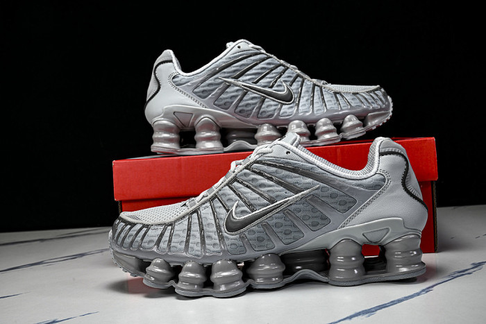 AV3595-015 SHOX TL WOLF GREY/IRON GREY