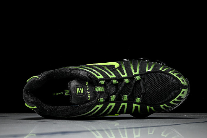 AV3595-012 SHOX TL BLACK/BLACK/GREEN STRIKE