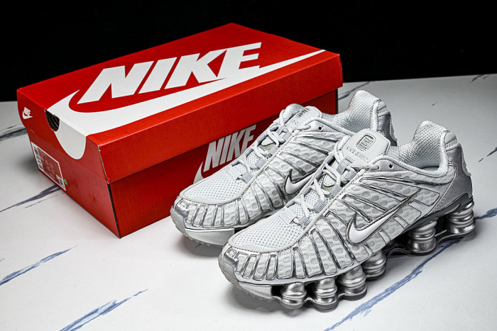 AR3566 -003 SHOX TL PURE PLATINUM/METALLIC SILVER