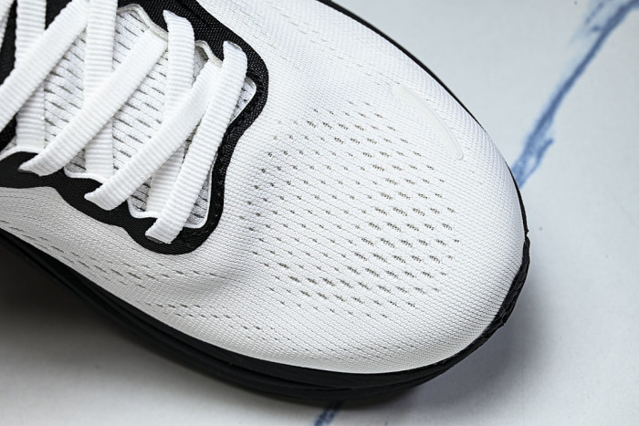 1176572 WHTB ONE CLIFTON 11 LIGHTWEIGHT AND BREATHABLE MESH RUNNING SHOES WHITE/BLACK
