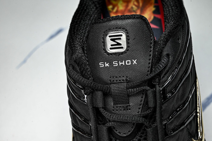 CI0987- 001 SHOX TL BLACK/METALLIC SILVER-UNIVERSITY RED