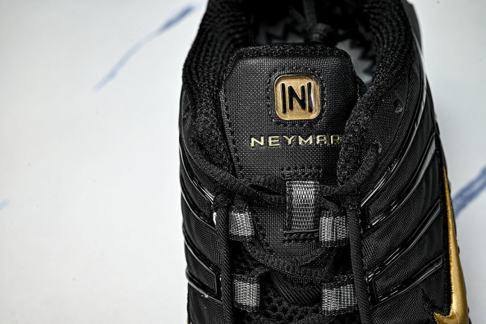 BV1388- 001 SHOX TL BLACK/METALLIC GOLD-METALLIC SILVER