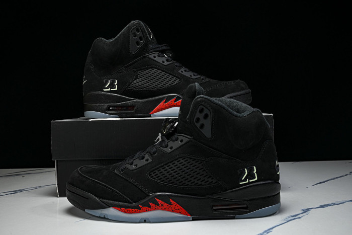 HQ7978-001 JORDAN 5 RETRO BLACK/PICANTE RED/GREEN