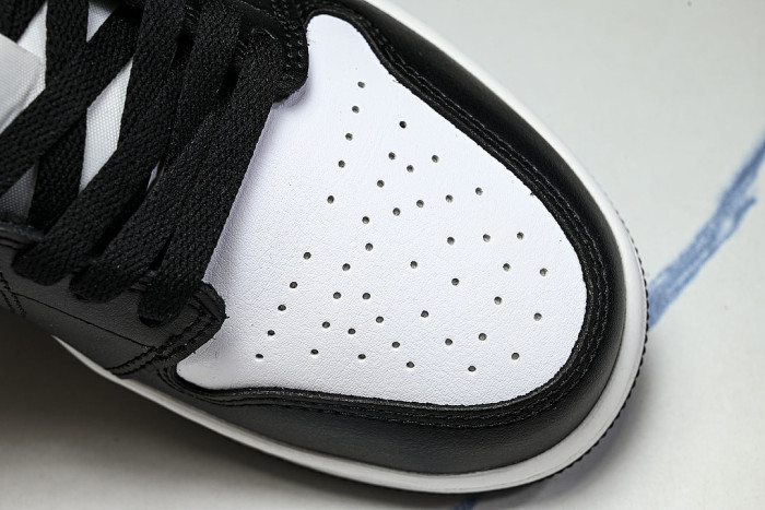 553558-047 AIR JORDAN 1 LOW RETRO-STYLE BASKETBALL SHOES WHITE/BLACK
