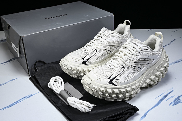 W2RAA9110 DEFENDER RUBBER PLATFORM SNEAKERS WHITE/BLACK/WHITE