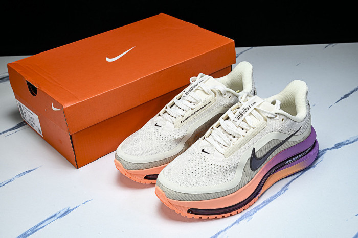 HQ2593-113 AIR ZOOM PEGASUS PREMIUM CHALK/ORANGE PULSE/LIGHT MAGENTA/TATTOO