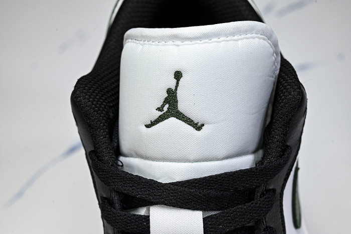 553558-047 AIR JORDAN 1 LOW RETRO-STYLE BASKETBALL SHOES WHITE/BLACK
