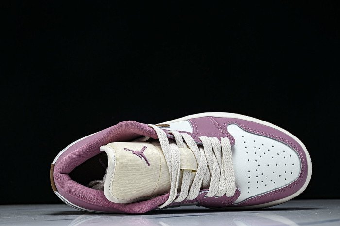 DC0774-609 JORDAN 1 LOW DESERT BERRY/LIGHT BRITISH TAN/CHALK/SAIL
