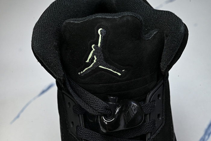 HQ7978-001 JORDAN 5 RETRO BLACK/PICANTE RED/GREEN