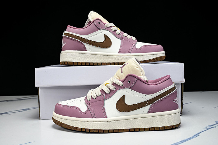 DC0774-609 JORDAN 1 LOW DESERT BERRY/LIGHT BRITISH TAN/CHALK/SAIL