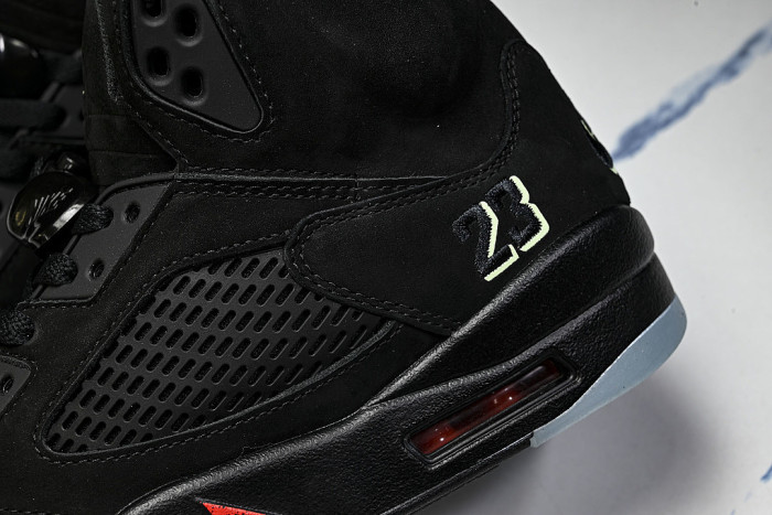 HQ7978-001 JORDAN 5 RETRO BLACK/PICANTE RED/GREEN