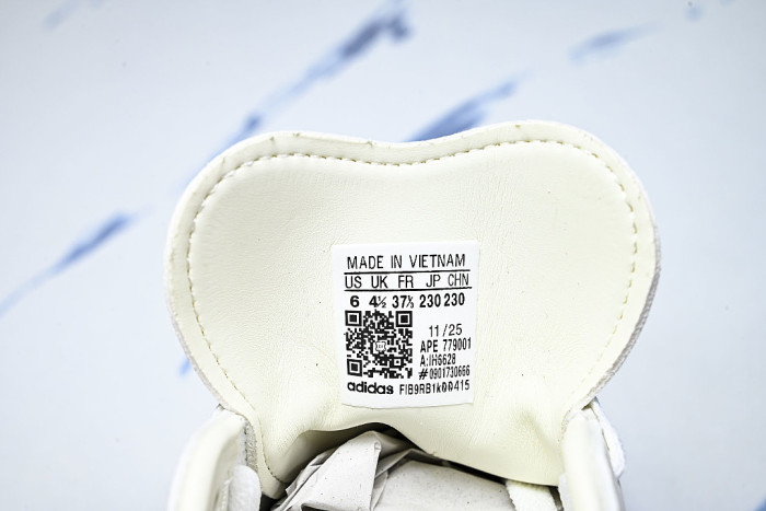 IH6628 SAMBA OG OFF WHITE/WONDER WHITE/AURORA COFFEE