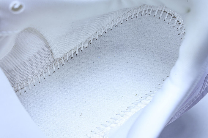 1176572 WWH ONE CLIFTON 11 LIGHTWEIGHT AND BREATHABLE MESH RUNNING SHOES WHITE/PURE WHITE