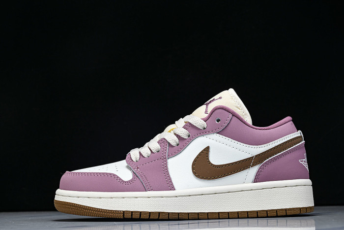 DC0774-609 JORDAN 1 LOW DESERT BERRY/LIGHT BRITISH TAN/CHALK/SAIL