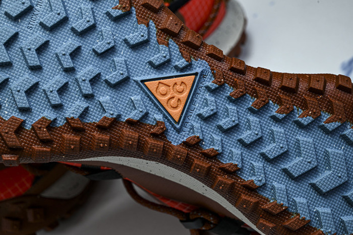 IB7328-200 ACG MOUNTAIN FLY LOW GORE-TEX SE PICANTE RED-COLLEGE GREY-SMOKEY BLUE-BLACK-MONARCH