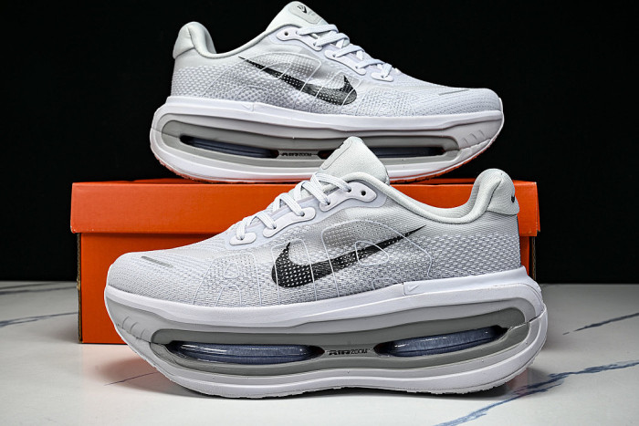 HQ2050-104 VOMERO PREMIUM OFF-WHITE/GREY FOG/WOLF GREY/DARK OBSIDIAN