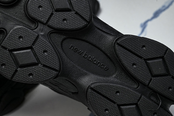 1176572-BBLC CLIFTON 11 KNITTED MESH RUNNING SHOES BLACK/BLACK/BLACK
