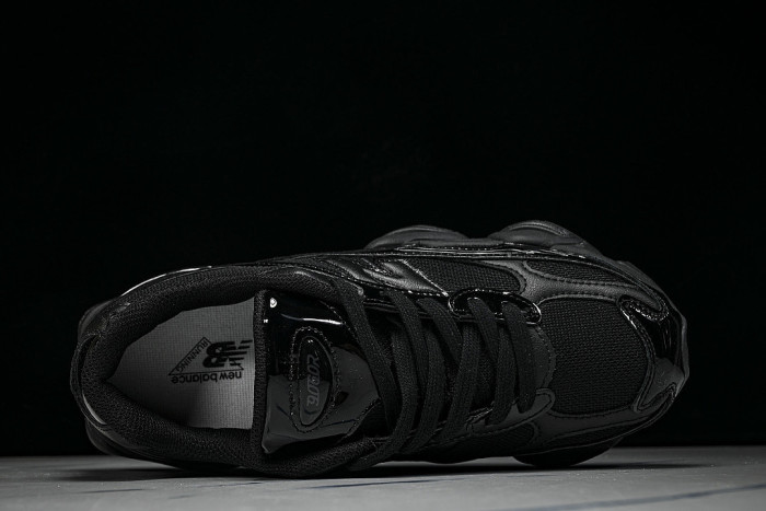 1176572-BBLC CLIFTON 11 KNITTED MESH RUNNING SHOES BLACK/BLACK/BLACK