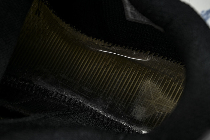 IM4260-001 KOBE 11 ELITE LOW PROTRO BLACK/METALLIC GOLD