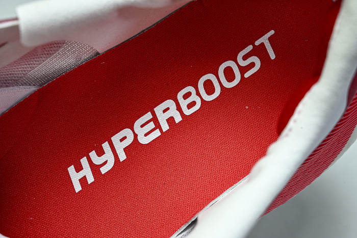 K11913 HYPER BOOST EDGE CLOUD WHITE/PURE RUBY/ZERO METALIC