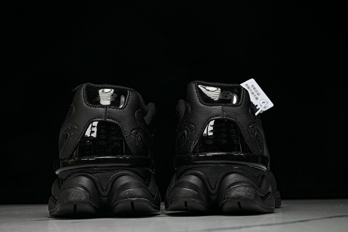 1176572-BBLC CLIFTON 11 KNITTED MESH RUNNING SHOES BLACK/BLACK/BLACK