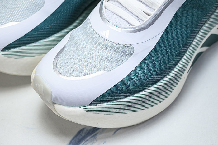 KI1912 HYPER BOOST EDGE CLOUD WHITE/EQT GREEN/ZERO METALLIC