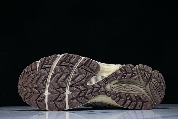 1011B109-029 GEL-KAHANA 8 LOW-TOP RUNNING SHOES WHITE/GREY/BROWN