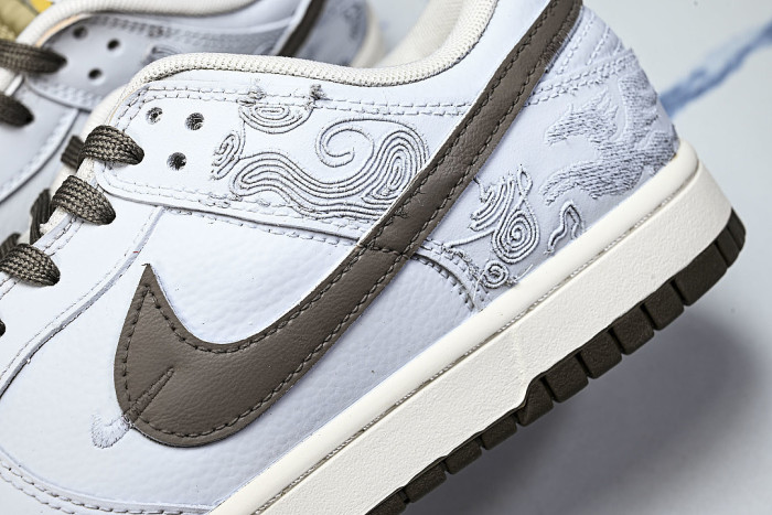 IQ1118-220 SB DUNK LOW CASUAL SNEAKERS GREY/BROWN