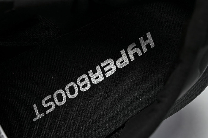 KI0289 HYPER BOOST EDGE BLACK/SILVER/BLACK