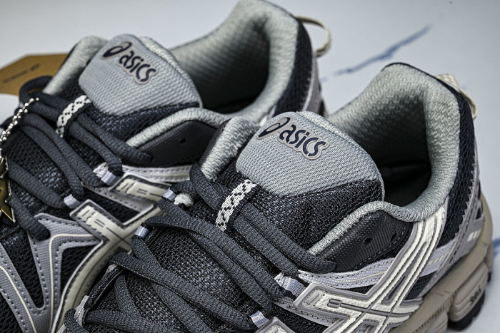1011B109-031 GEL-KAHANA 8 LOW-TOP RUNNING SHOES GREY/BLACK