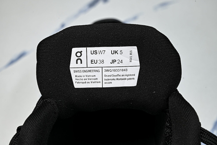 3WG10331043 ON RUNNING CLOUDHORIZON 2 BLACK/BLACK