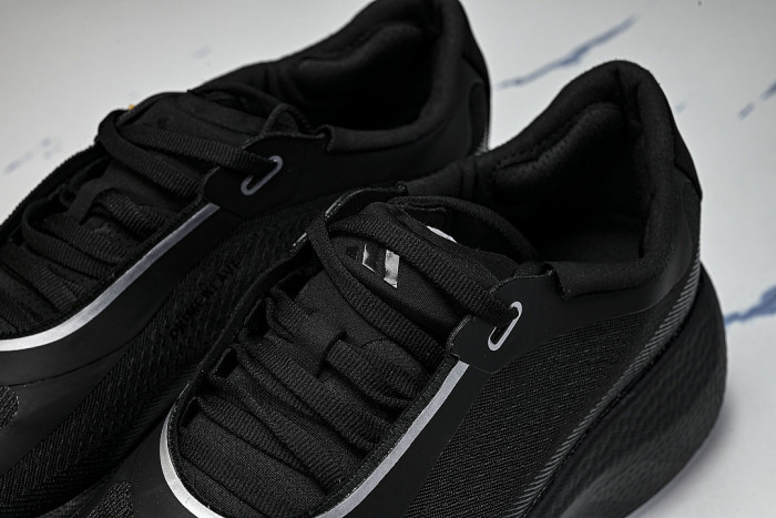 KI0289 HYPER BOOST EDGE BLACK/SILVER/BLACK