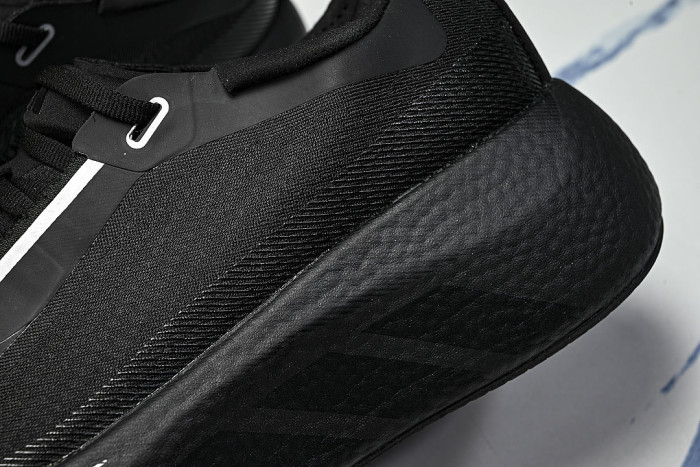 KI0289 HYPER BOOST EDGE BLACK/SILVER/BLACK