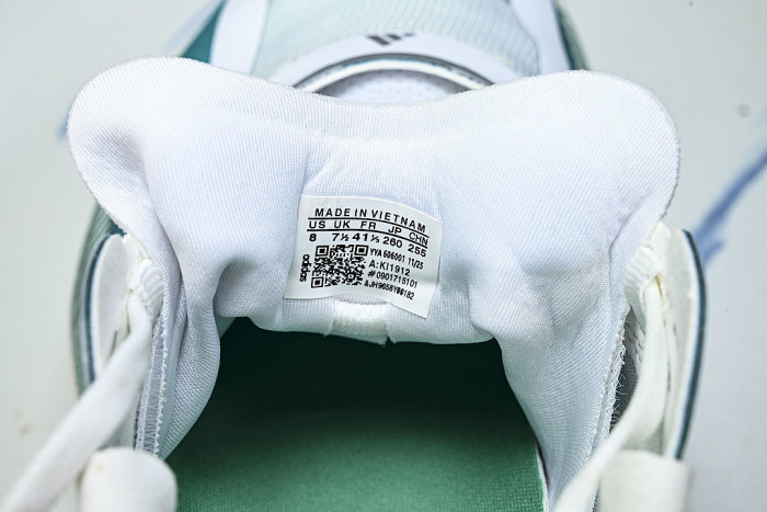 KI1912 HYPER BOOST EDGE CLOUD WHITE/EQT GREEN/ZERO METALLIC