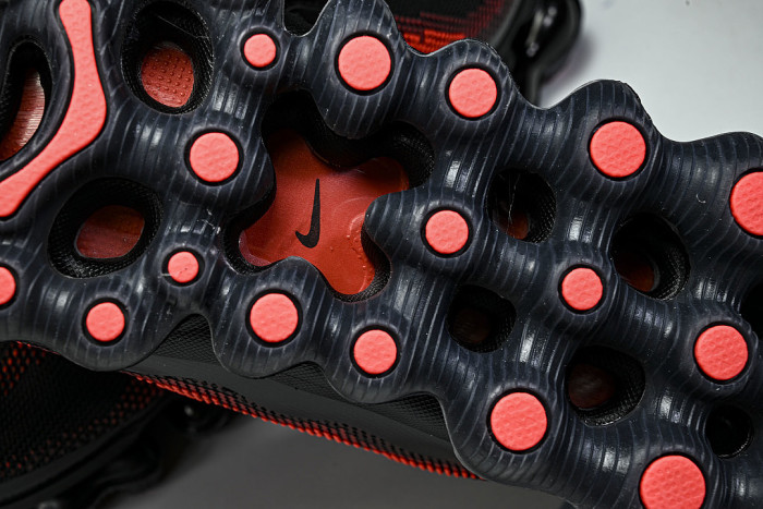 IQ7634-002 AIR LIQUID MAX BLACK/METALLIC GOLD/TEAM RED/FIRE RED/BRIGHT CRIMSON