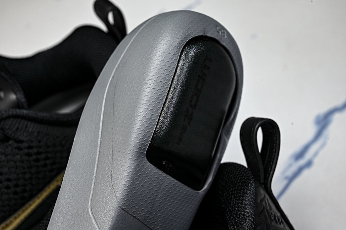 IM4260-001 KOBE 11 ELITE LOW PROTRO BLACK/METALLIC GOLD