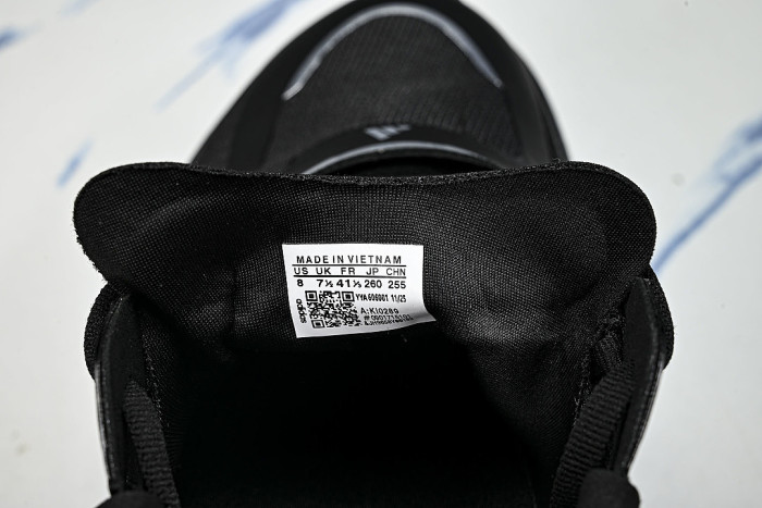 KI0289 HYPER BOOST EDGE BLACK/SILVER/BLACK