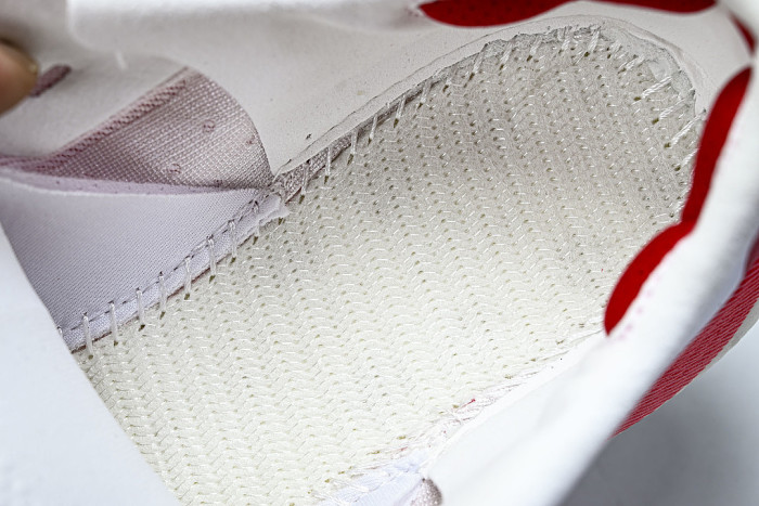 K11913 HYPER BOOST EDGE CLOUD WHITE/PURE RUBY/ZERO METALIC