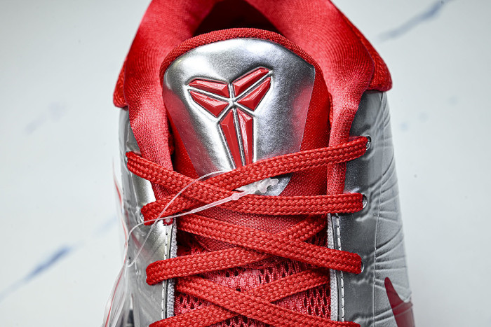 IV2712-001 KOBE 5 PROTRO METALLIC SILVER/UNIVERSITY RED