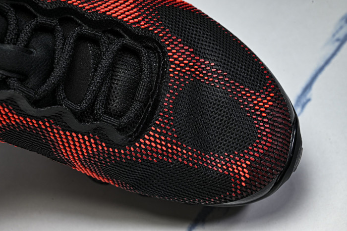 IQ7634-002 AIR LIQUID MAX BLACK/METALLIC GOLD/TEAM RED/FIRE RED/BRIGHT CRIMSON