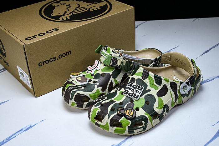 CLASSIC CLOG COMFORTABLE AND VERSATILE PERFORATED SHOES BEIGE/GREEN/BLACK