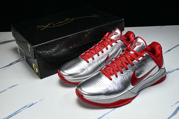 IV2712-001 KOBE 5 PROTRO METALLIC SILVER/UNIVERSITY RED