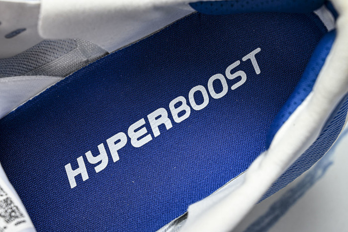 KI1911 HYPER BOOST EDGE CLOUD WHITE/EQT BLUE/ZERO METALLIC