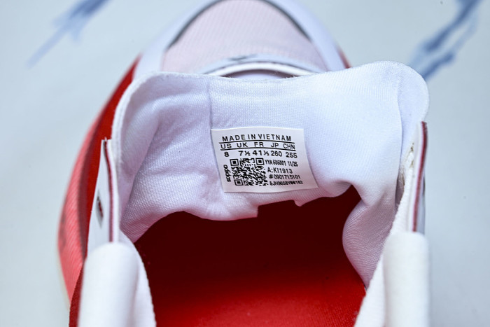 K11913 HYPER BOOST EDGE CLOUD WHITE/PURE RUBY/ZERO METALIC